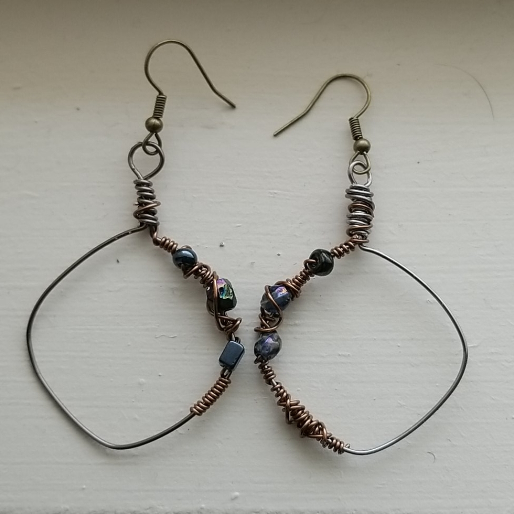 Handcrafted squared hoops